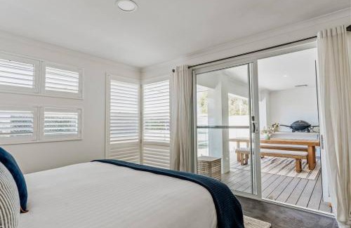 Quindalup Casa | Sundrift: Tranquil Retreat with Spectacular Views