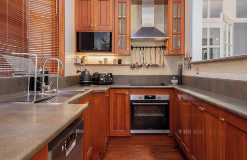 Highfields Casa | Sunfields Garden Hideaway between Beaches and CBD
