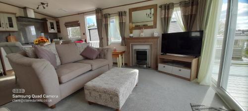 Skegness Casa | Sunflower 3 Bedroom Mini Lodge at Southview Holiday Park Skegness