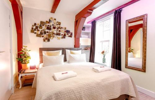 Burgwallen Nieuwe Zijde Casa | Sunflower Amsterdam