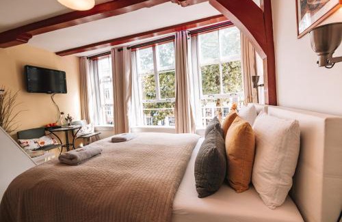 Burgwallen Nieuwe Zijde Casa | Sunflower Amsterdam