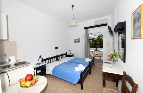Kamari Hotel | Sunflower ApartHotel