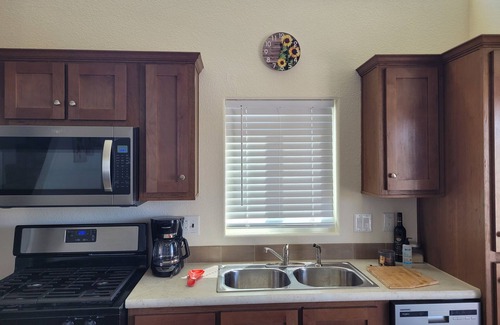 Ehrenberg Cabaña | Sunflower at the Oasis #141(Pet friendly)In Ehrenberg close Drive to Quartzsite.