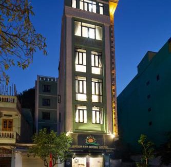 Cat Hai Hotel | Sunflower Cat Ba by Secret Garden