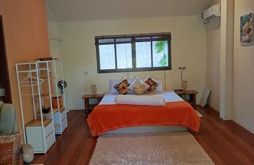 Haad Yao Casa | Sunflower Cottage Tracy Island Had Yao Bay