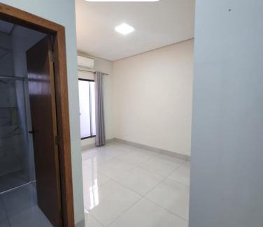 Rondonopolis Casa | Sunflower residential house for rent