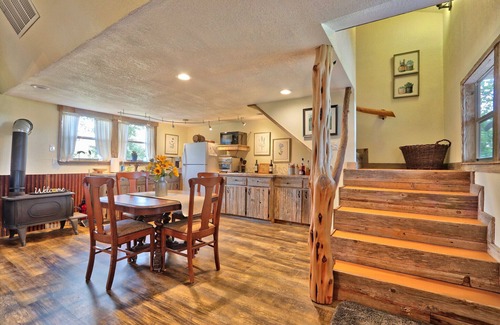 San Marcos Cabina | Sunflower Ridge Cabin - Charming Romantic Getaway