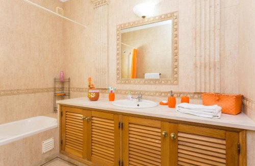 Porto de Mos Villa | Sunflower Villa by Seewest