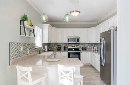 Toilla Segunda Casa | Sunglow Bungalow | Beach Access, Game Room!