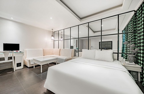 Dongseon-dong Hotel | Sungshin University Station R