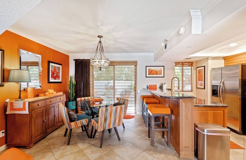 Historic Tennis Club Casa | Sunkist at 411 | Walking Distance to Downtown PS!