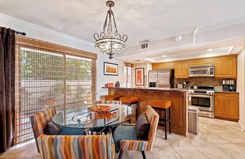 Historic Tennis Club Casa | Sunkist at 411 | Walking Distance to Downtown PS!