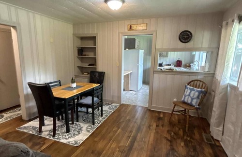 Mount Nebo Casa | Sunkist Wall at Blossom Hill Cottages, 2 BR, beautiful cottage, close to it all!