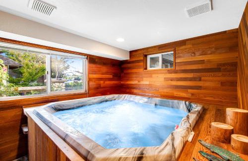 Clinton Casa | Sunlight Beach Shoreline