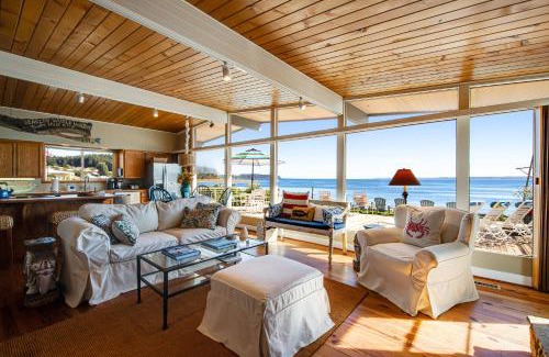 Clinton Casa | Sunlight Beach Shoreline