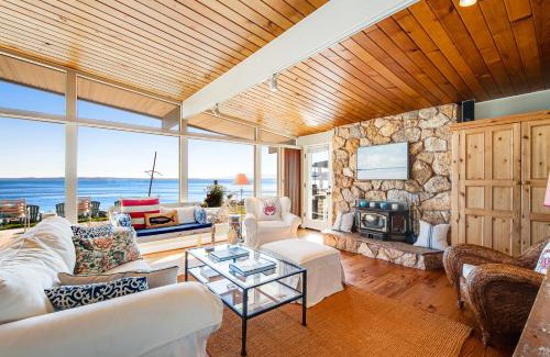 Clinton Casa | Sunlight Beach Shoreline