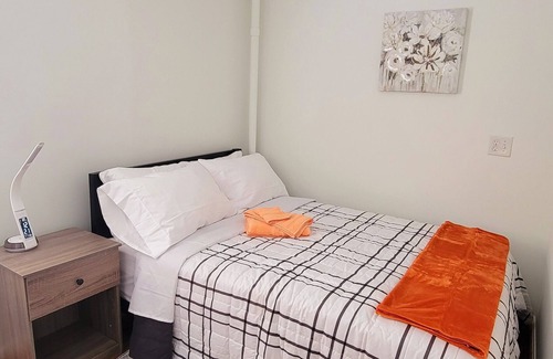 Hillandale Casa | Sunlight floor apartment in a house w/private parking near Washington DC