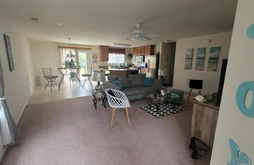 Athens Casa | Sunlight Rancher W/ Nice Back Yard...