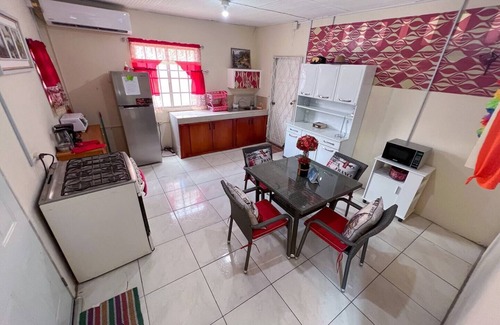 Athens Casa | Sunlight Rancher W/ Nice Back Yard...
