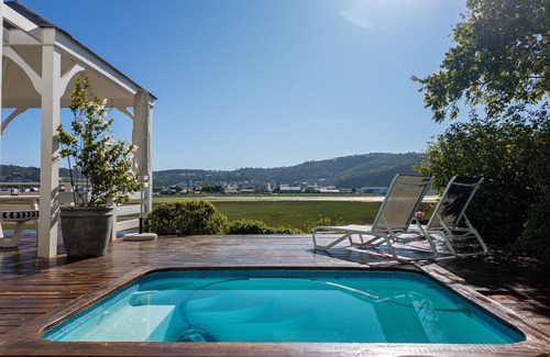 Knysna Central Casa | Sunlit 3-bedroom house in a secure marina estate in Knysna