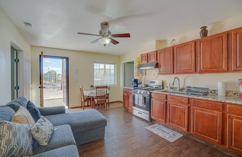 Albuquerque Cabaña | Sunlit Albuquerque Retreat: 3 Mi to Old Town!