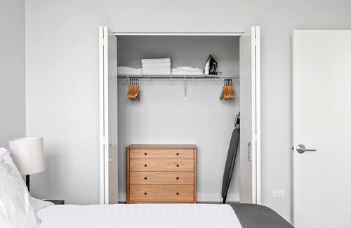 Arlington Heights Apartamento | Sunlit Arlington Heights 1BR w/ Gym & W/D, near I-90, by Blueground