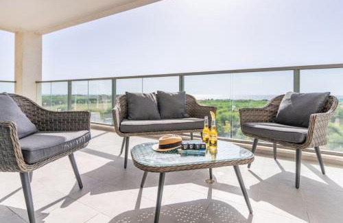 Nahariya Apartamento | Sunlit Balcony and Coastal Charm by Sea N' Rent