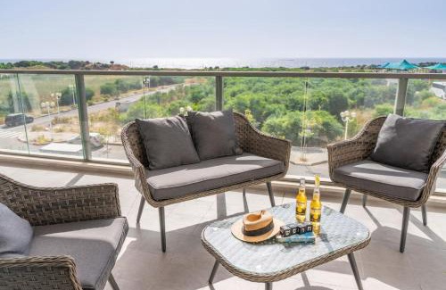 Nahariya Apartamento | Sunlit Balcony and Coastal Charm by Sea N' Rent