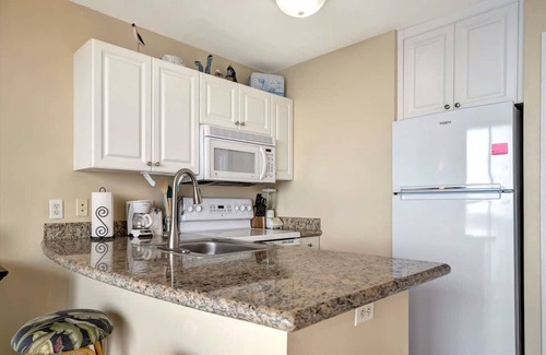 St. Petersburg - Clearwater Apartamento | Sunlit Bayview Suite Balcony Pool Hot Tub