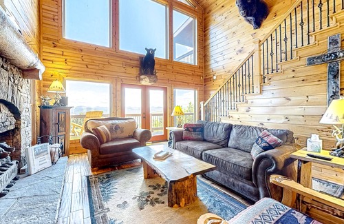 Morganton Cabina | Sunlit cabin with private hot tub, fireplace & stunning mountain views