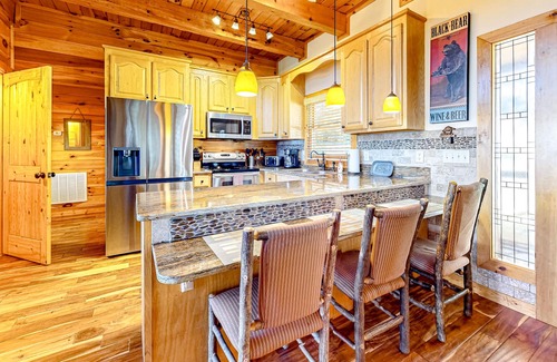 Morganton Cabina | Sunlit cabin with private hot tub, fireplace & stunning mountain views