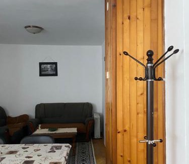 Mejë Apartamento | Sunlit City Apartment Gjakova