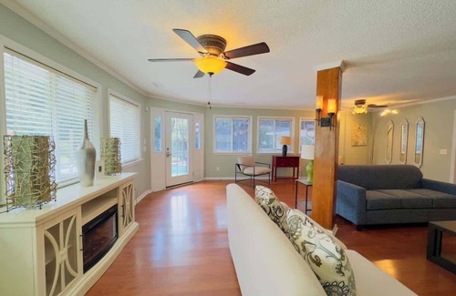Little River Casa | Sunlit Hideaway 3BR, 2BA house pool