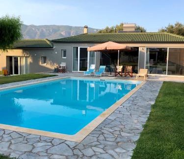 Korithion Casa | Sunlit Pool House