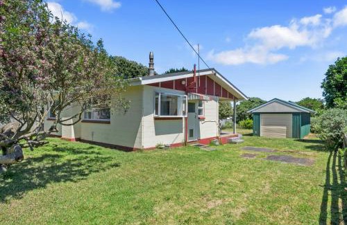 Te Horo Beach Casa | Sunlit Retreat - Te Horo Beach Holiday Home