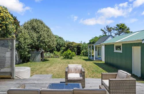 Te Horo Beach Casa | Sunlit Retreat - Te Horo Beach Holiday Home