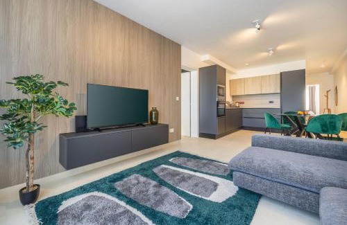 Msida Apartamento | Sunlit Serenity Modern Apartment with City Views
