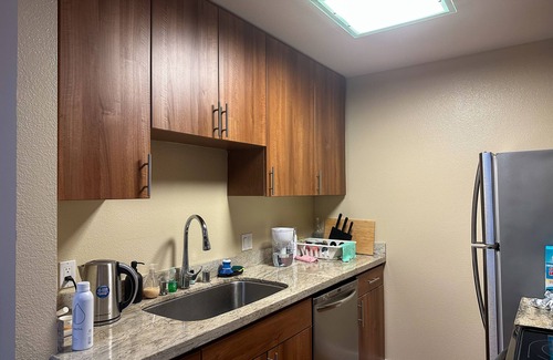 Foster City Apartamento | Sunlit Serenity: Waterfront Bliss in Foster City - Easy Bay Area Access