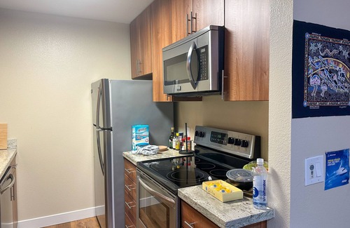 Foster City Apartamento | Sunlit Serenity: Waterfront Bliss in Foster City - Easy Bay Area Access