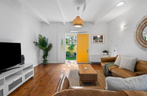 Budgewoi Casa | Sunlit Shores Mimosa 4BR Coastal Home with Yard & Loft Suite