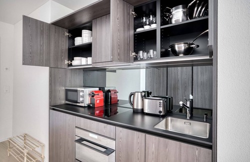 Sihlfeld Apartamento | Sunlit Wiedikon 1 Room w/ Storage & W/D, 1 min to Market, by Blueground
