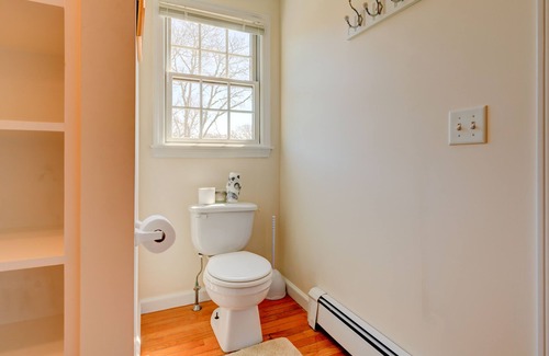 Edgartown Apartamento | ¡NUEVO LISTADO! Estudio iluminado por el sol con terraza y vistas privadas, cerca de playas, senderos y la ciudad.