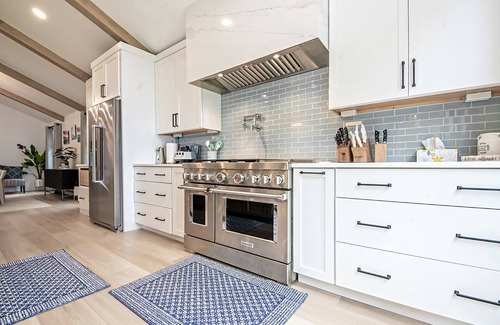 Lake Michigan Beach Casa | Sunnier Daze : Lakeside Summer Magic – Swim, Kayak, and Soak Up the Sun!