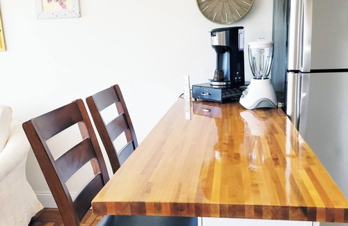 Queens Apartamento | Sunny 1-bedroom in charming Bayside close to restaurants and Bayside train