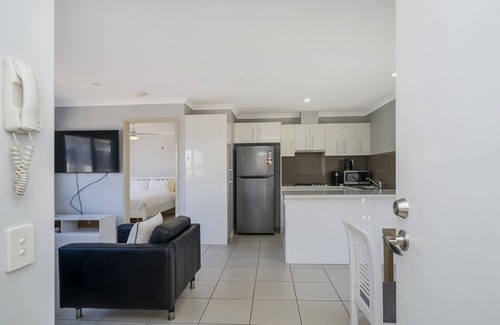 Cannington Apartamento | Sunny 2-Bed in Quiet Location with Balcony