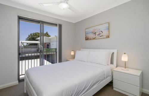 Cannington Apartamento | Sunny 2-Bed in Quiet Location with Balcony