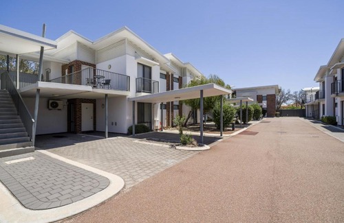 Cannington Apartamento | Sunny 2-Bed in Quiet Location with Balcony