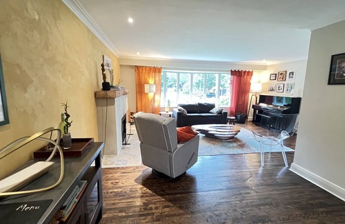 Beaconsfield Casa | Sunny 2-storey child friendly home near lake – minutes to downtown MTL