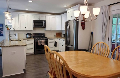 Belvedere Park Casa | Sunny 2BD 3BA, 10 mins to Square