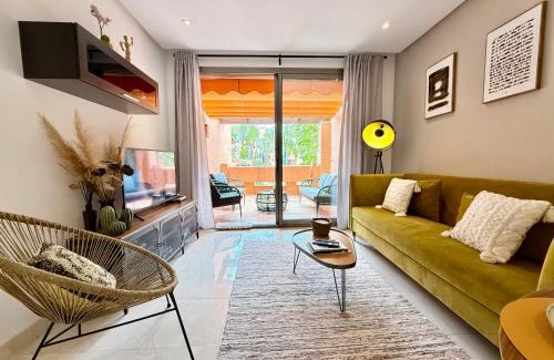 Nueva Milla de Oro Apartamento | Sunny 2Bed Resort Style Apartment New Golden Mile Estepona FREE PARKING WIFI & AIRCON